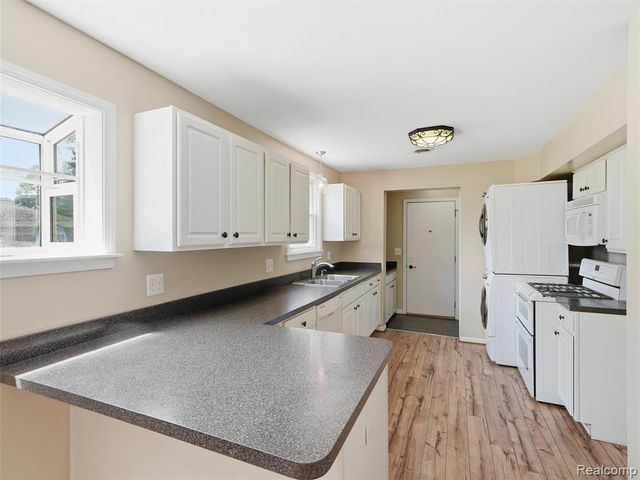23091 Berdeno Avenue, Hazel Park, MI 48030