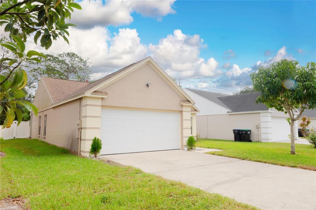 Image 2 of property listing at 4019 MEANDERING COURT, Orlando, FL 32822