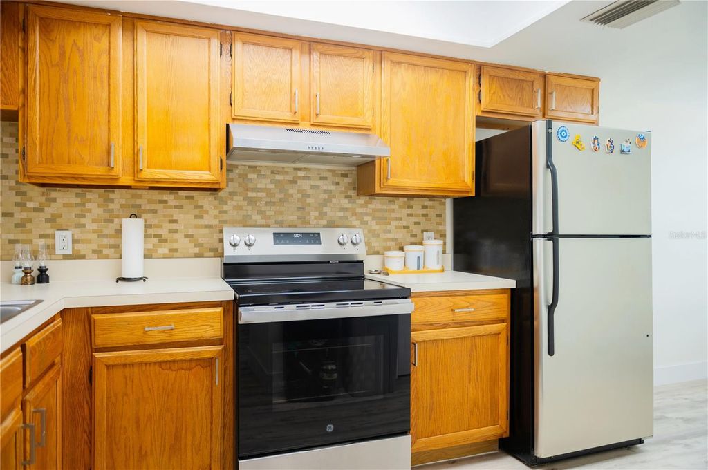 Image 5 of property listing at 4019 MEANDERING COURT, Orlando, FL 32822