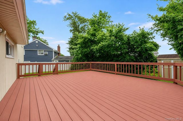312 W Waukena Avenue, Oceanside, NY 11572