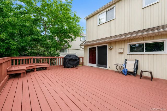 312 W Waukena Avenue, Oceanside, NY 11572
