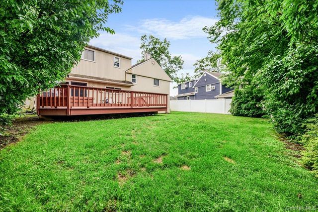 312 W Waukena Avenue, Oceanside, NY 11572