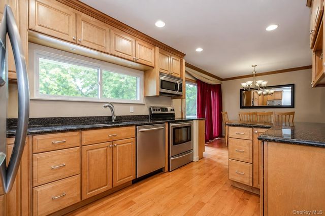 312 W Waukena Avenue, Oceanside, NY 11572