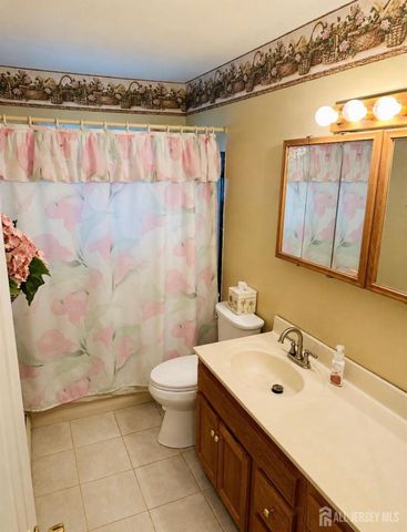 13 Ginda Avenue, Carteret, NJ 07008