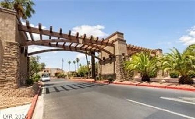 5281 River Glen Drive 222, Las Vegas, NV 89103