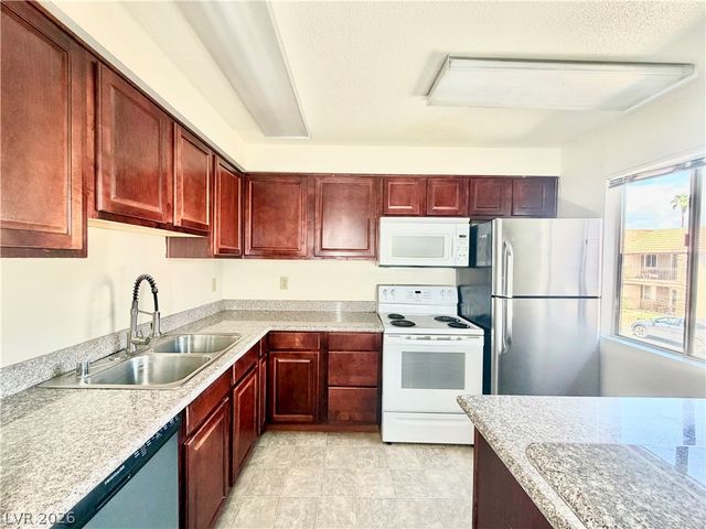 5281 River Glen Drive 222, Las Vegas, NV 89103