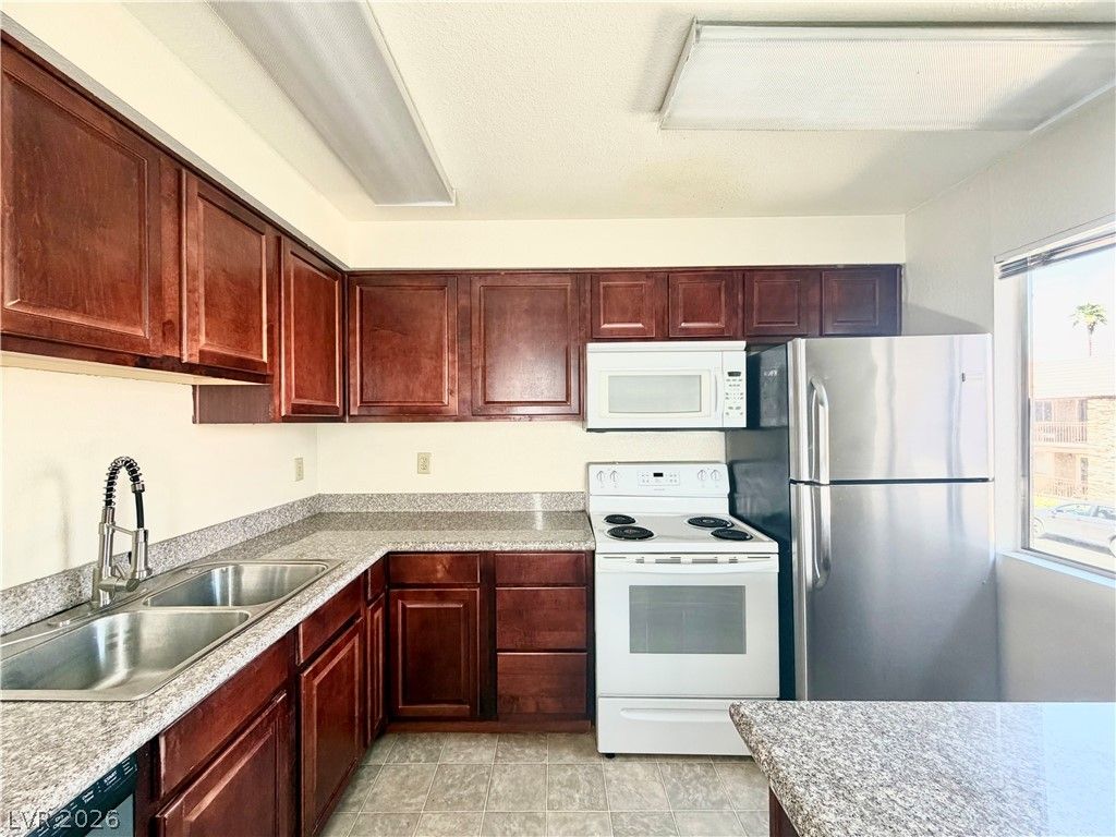 5281 River Glen Drive 222, Las Vegas, NV 89103