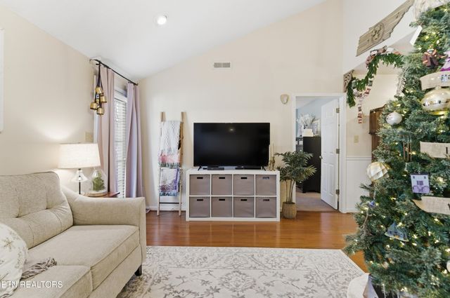 8009 Chambord Way, Powell, TN 37849