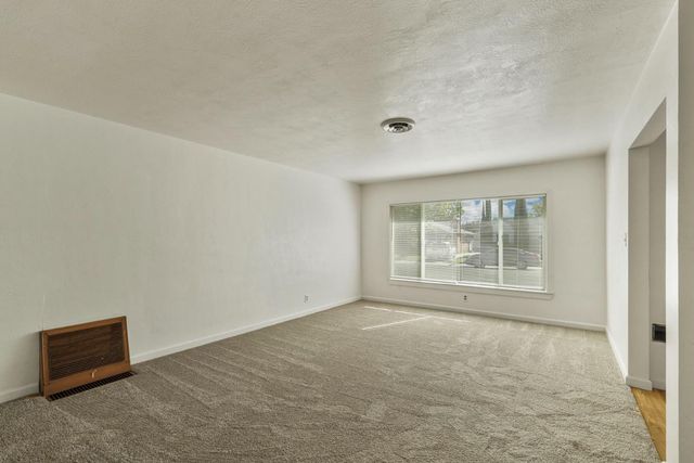 2135 Manchester Ave, Stockton, CA 95204