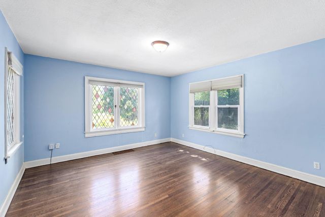 3711 Sleepy Hollow Dr, Wichita, KS 67208