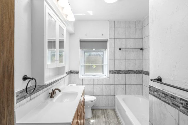 3711 Sleepy Hollow Dr, Wichita, KS 67208