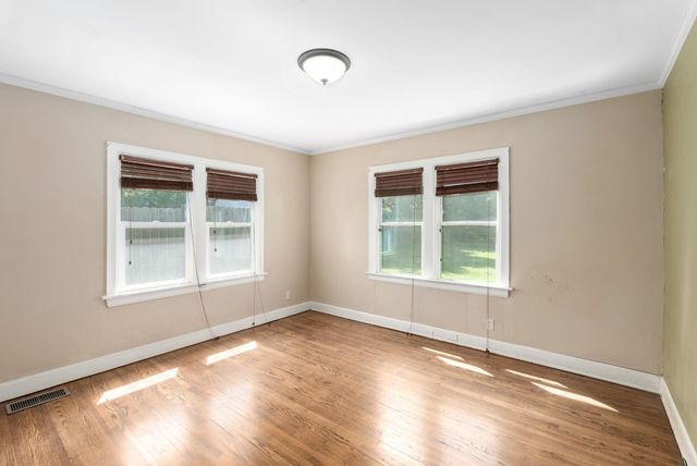 3711 Sleepy Hollow Dr, Wichita, KS 67208