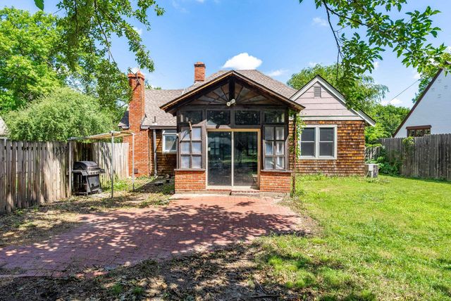 3711 Sleepy Hollow Dr, Wichita, KS 67208