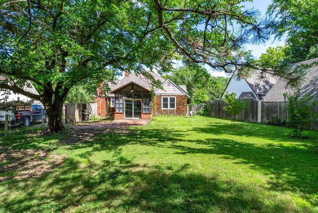 3711 Sleepy Hollow Dr, Wichita, KS 67208