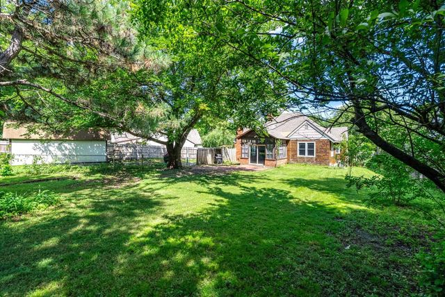 3711 Sleepy Hollow Dr, Wichita, KS 67208