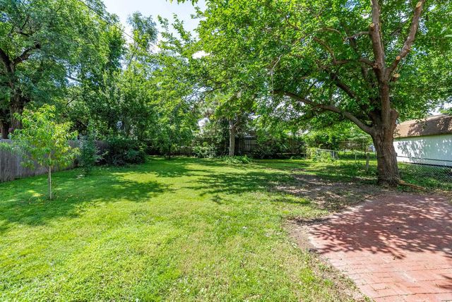 3711 Sleepy Hollow Dr, Wichita, KS 67208