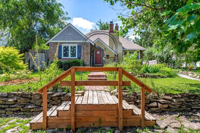 3711 Sleepy Hollow Dr, Wichita, KS 67208