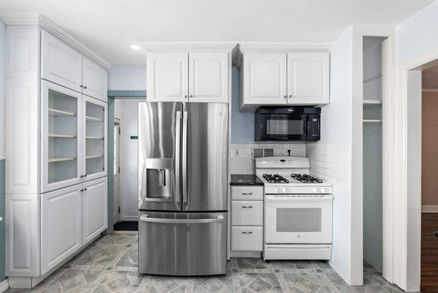 3711 Sleepy Hollow Dr, Wichita, KS 67208