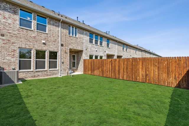 552 Hutchinson Lane, Lewisville, TX 75077