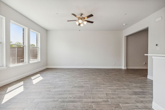 552 Hutchinson Lane, Lewisville, TX 75077