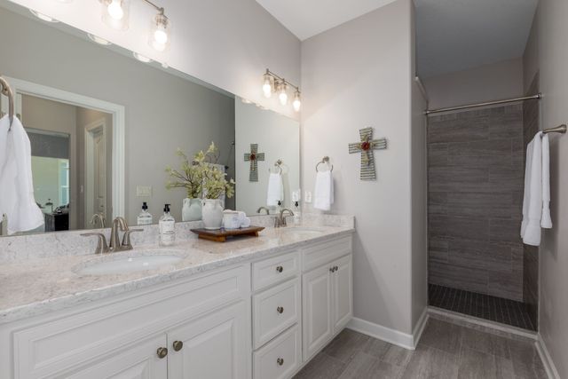 908 S 100th Street, West Des Moines, IA 50266