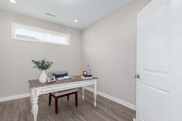 908 S 100th Street, West Des Moines, IA 50266