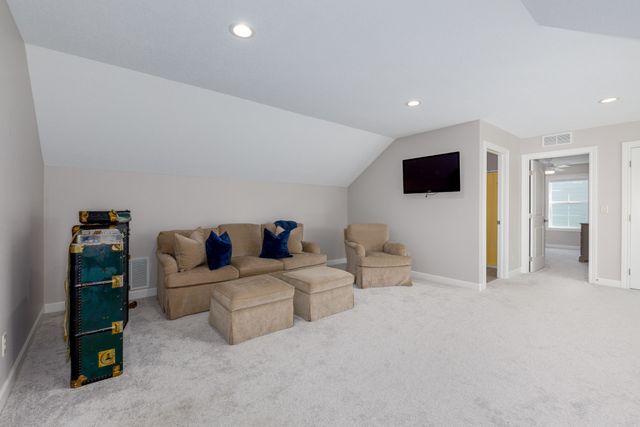 908 S 100th Street, West Des Moines, IA 50266