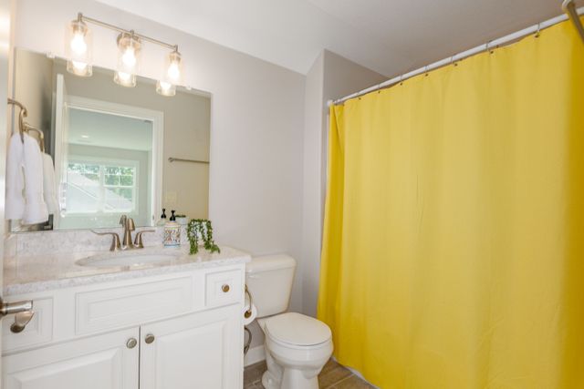 908 S 100th Street, West Des Moines, IA 50266