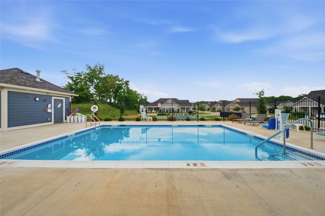 908 S 100th Street, West Des Moines, IA 50266