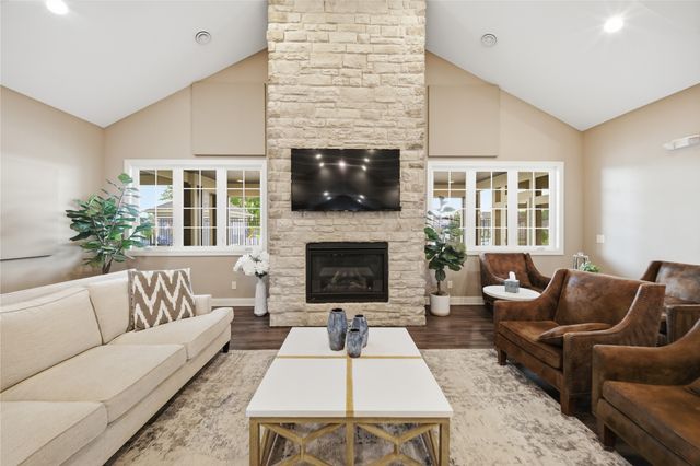 908 S 100th Street, West Des Moines, IA 50266