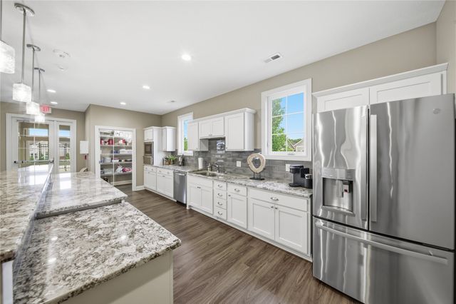 908 S 100th Street, West Des Moines, IA 50266