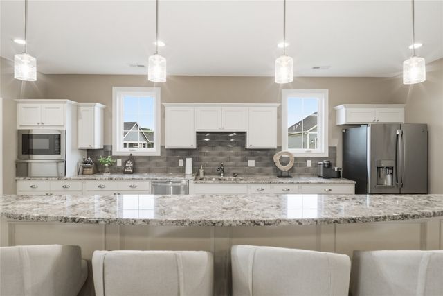 908 S 100th Street, West Des Moines, IA 50266