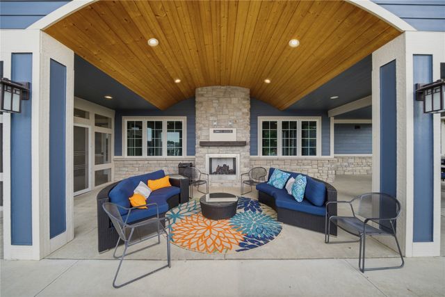 908 S 100th Street, West Des Moines, IA 50266