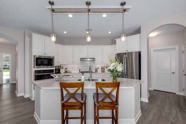 908 S 100th Street, West Des Moines, IA 50266