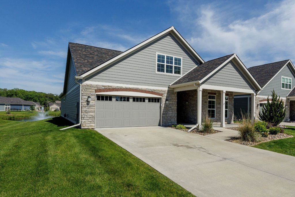 908 S 100th Street, West Des Moines, IA 50266