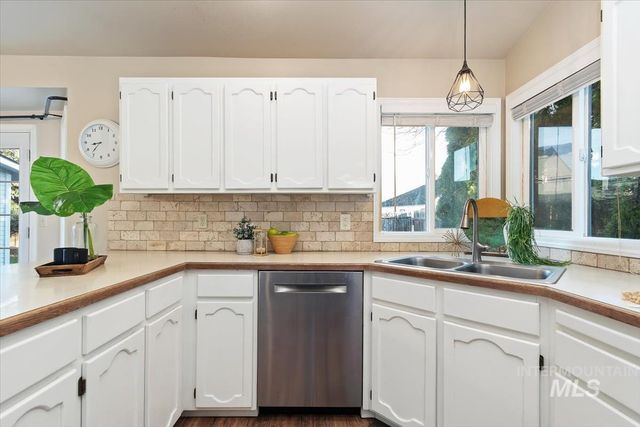 1544 E Falcon Rim Ct, Eagle, ID 83616