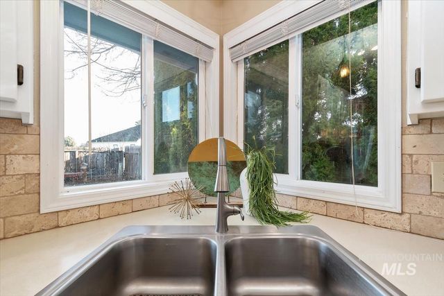 1544 E Falcon Rim Ct, Eagle, ID 83616