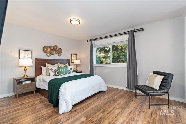 1544 E Falcon Rim Ct, Eagle, ID 83616