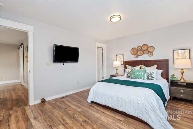 1544 E Falcon Rim Ct, Eagle, ID 83616