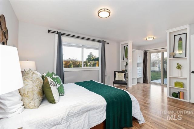 1544 E Falcon Rim Ct, Eagle, ID 83616