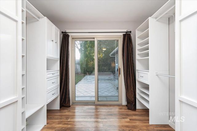 1544 E Falcon Rim Ct, Eagle, ID 83616