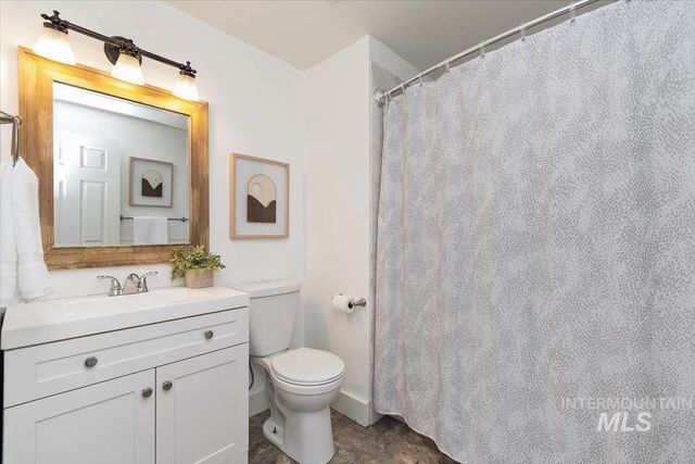 1544 E Falcon Rim Ct, Eagle, ID 83616