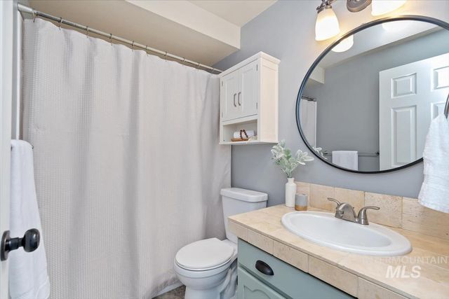 1544 E Falcon Rim Ct, Eagle, ID 83616