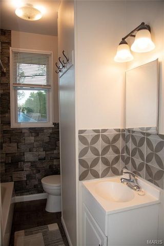 3241 Coles Avenue, St Louis, MO 63114