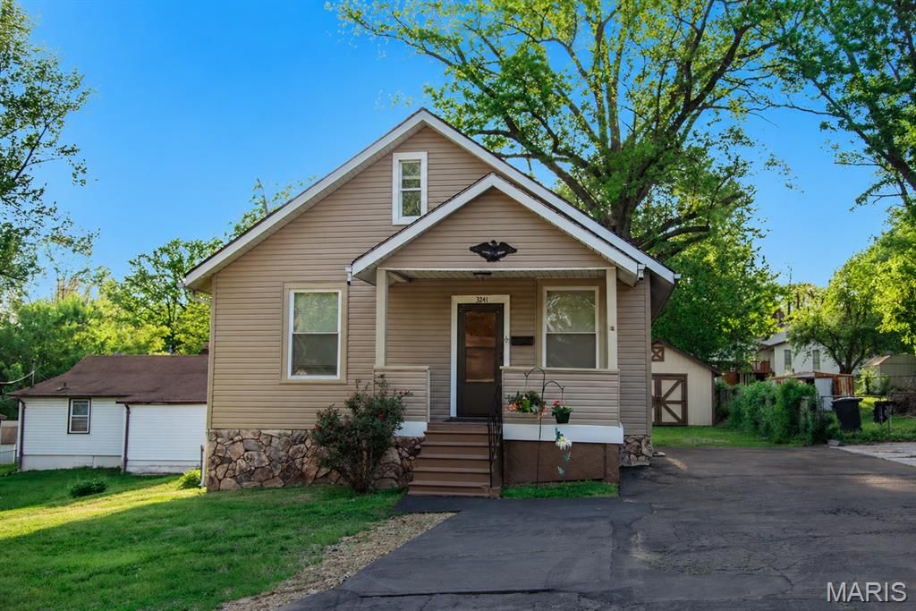3241 Coles Avenue, St Louis, MO 63114