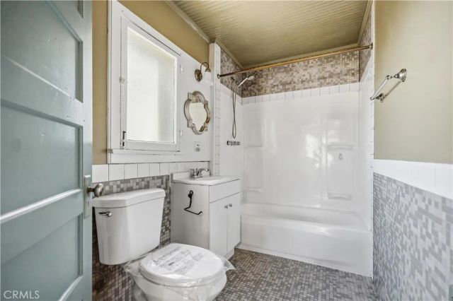165 S Meridith Avenue, Pasadena, CA 91106