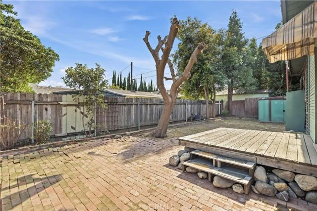 165 S Meridith Avenue, Pasadena, CA 91106