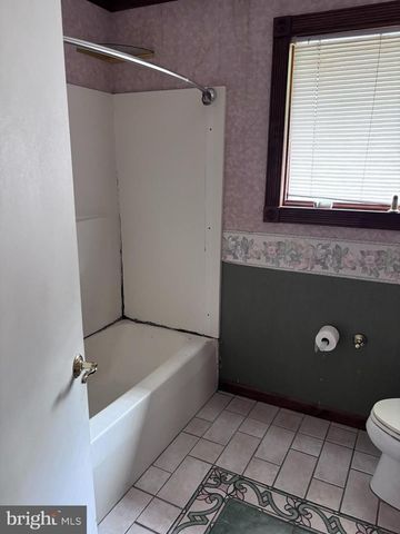 2350 N PARKVIEW DR, West Norriton, PA 19403