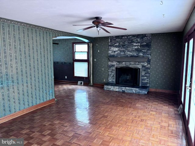 2350 N PARKVIEW DR, West Norriton, PA 19403