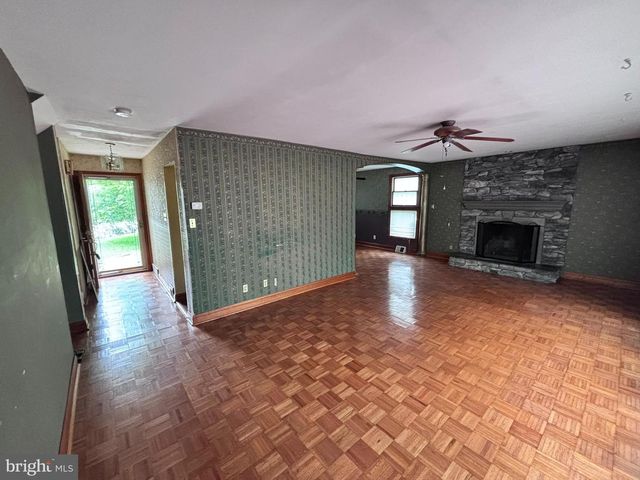 2350 N PARKVIEW DR, West Norriton, PA 19403